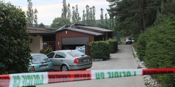 Parašutista v nemocnici zemřel