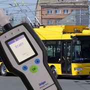 Opilý řidič trolejbusu ohrozil velké množství cestujících