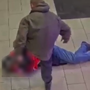 Z bezdomovce si udělal bankomat