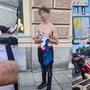 Sedmnáctiletý mladík přepadl a zranil muže v centru Plzně