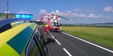 Vrtulník LZS letěl k dopravní nehodě na Klatovsko