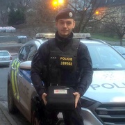 Perfektní spolupráce syna s policisty tatínkovi zachránila život