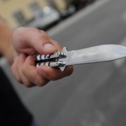 Lupič svou oběť pro pouhých 130 korun pořezal