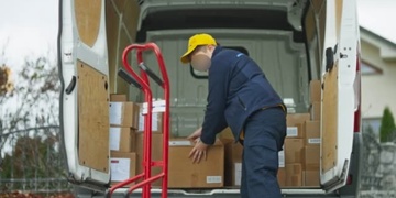 Kdo ukradl tržbu rozvážkové službě?