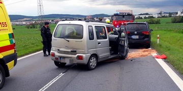 Senior nedobrzdil před kolonou
