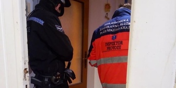 Urážel záchranáře a napadl strážníka