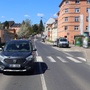Policisté hledají svědky dopravní nehody, během které vozidlo srazilo na přechodu ženu s dítětem