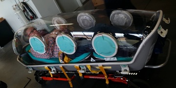 Plzeň získala špičkový norský biobox, zvládne jakoukoli chorobu, včetně Eboly