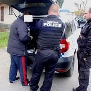 Alkohol a drogy za volantem zaměstnávaly strážníky celý víkend
